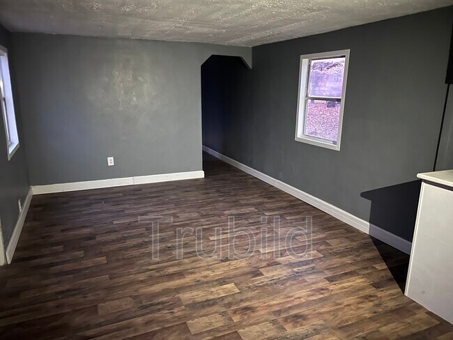 Building Photo - 119 Laser Dr