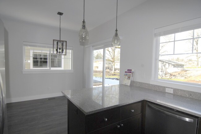 Building Photo - Brand New Unit in South Salem