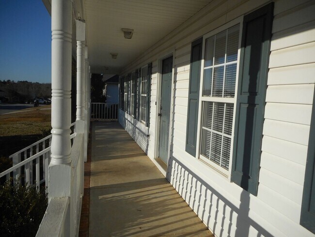 Building Photo - 3-Bedroom, 2-Bath Home in Taylor Oaks