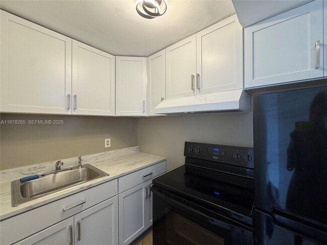 Building Photo - 899 West Ave