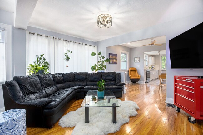 Foto del edificio - 5607 Tracy Ave