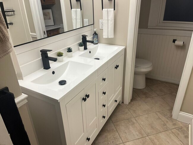Baño remodelado - 349 Mohawk Ave