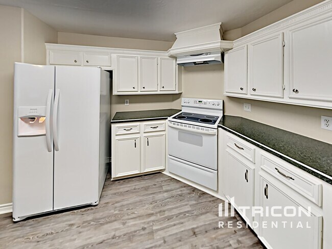 Foto del edificio - 729 Forest Ln Dr