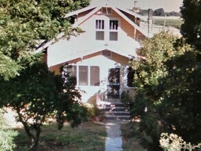 Building Photo - 41490 S River Rd
