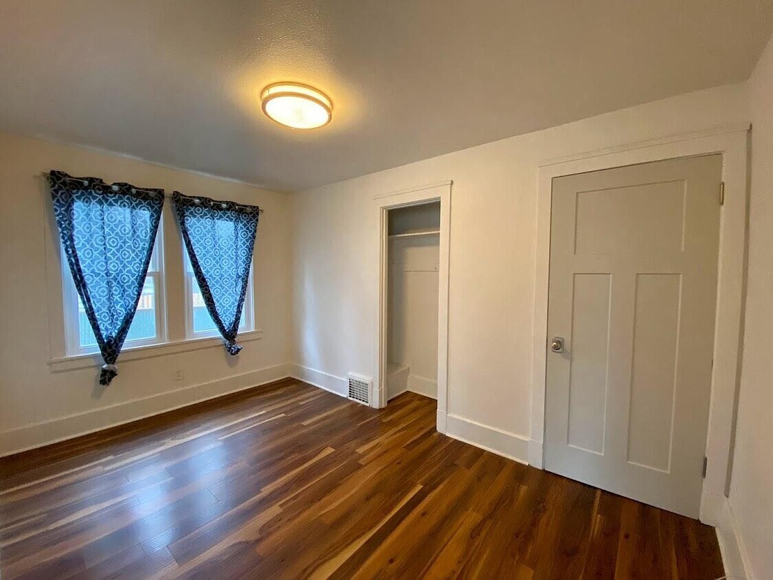 Foto principal - 1323 Park Ave