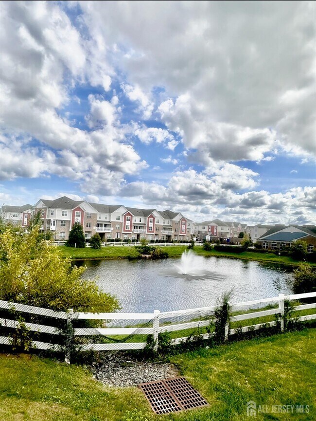 Foto del edificio - 790 Harbortown Blvd