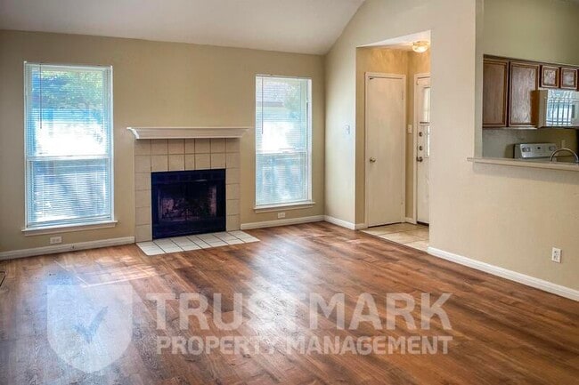 Foto del edificio - 2407 Armadillo Dr