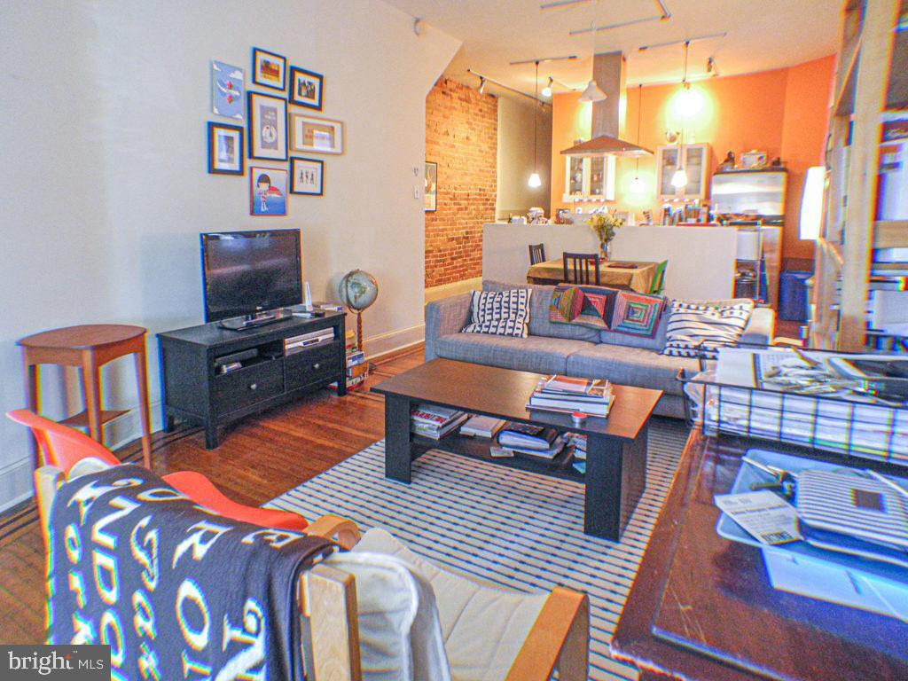 Primary Photo - 4417 Baltimore Ave