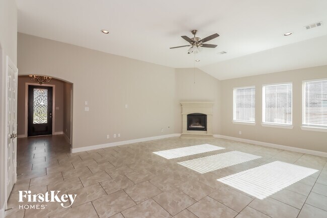 Foto del edificio - 7706 Windhill Dr