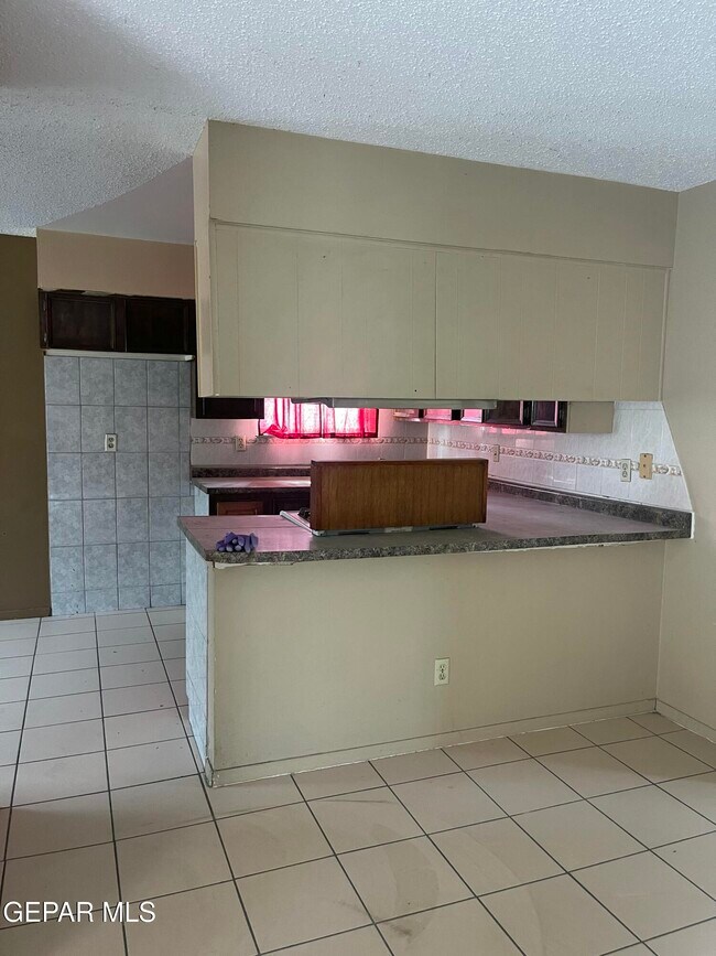 Foto del edificio - 2820 E Glen Dr