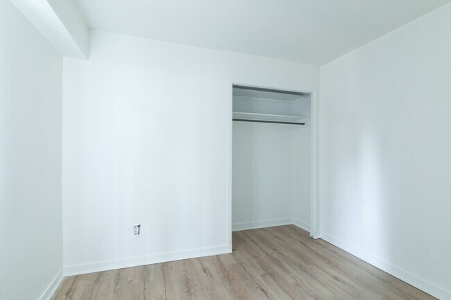 Building Photo - 3460 Rue Durocher