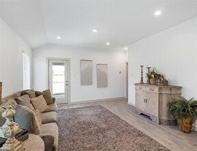 Building Photo - 6811 Telford Holw Trl