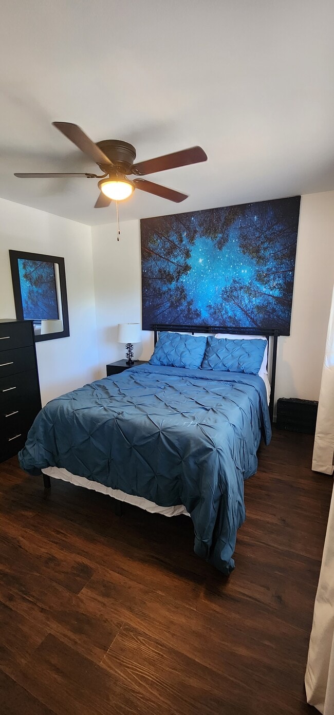Building Photo - 940 Torero Ln