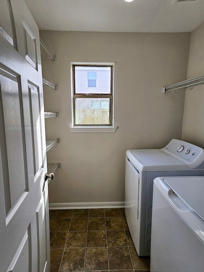 Building Photo - 18315 Fair Grange Ln