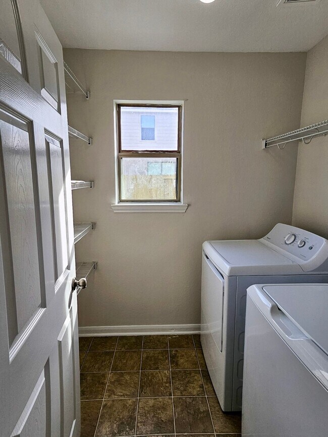 Foto del edificio - 18315 Fair Grange Ln