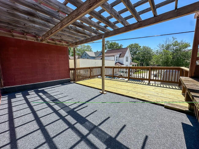 Building Photo - 2039 Winnebago St