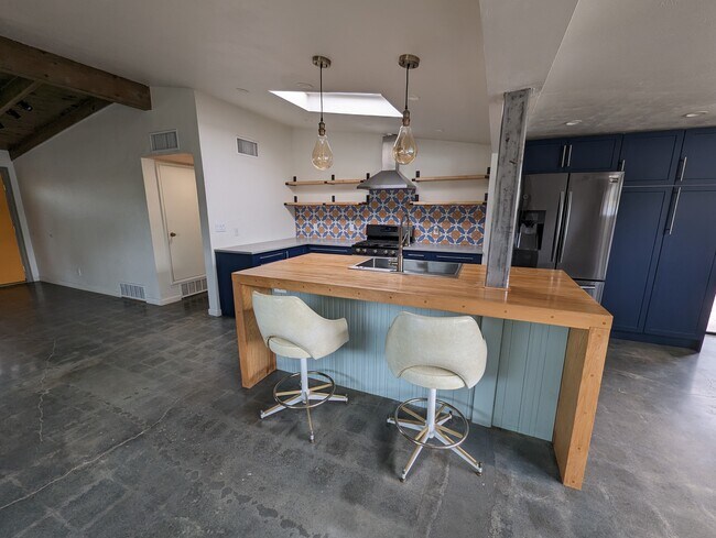 Foto del edificio - 3674 E 4th St