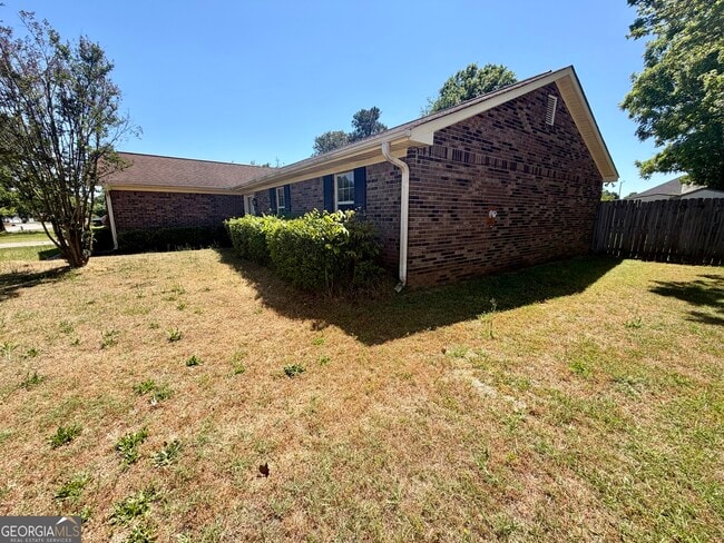 Building Photo - 131 Foxwood Cir
