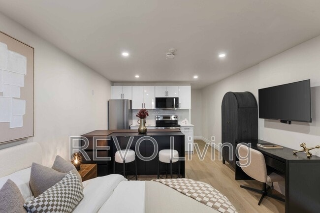 Building Photo - 7800 Lundy's Ln