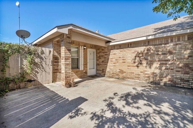 Building Photo - 710 Claremont Pky