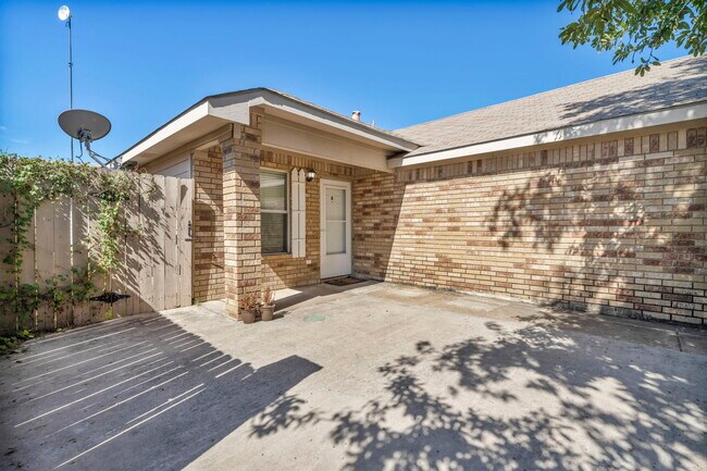 Foto del edificio - 710 Claremont Pky