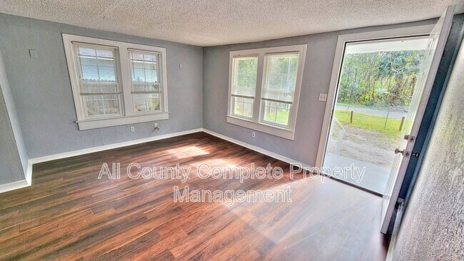 Photo - 3553 Owen Ave House