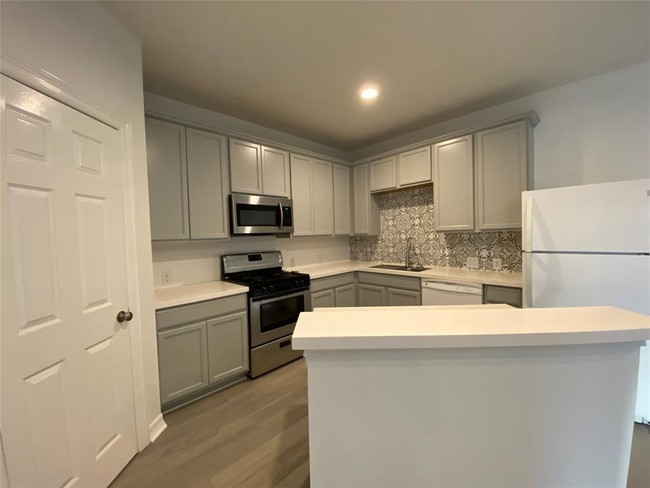 Building Photo - 7912 Via Ashford Terrace