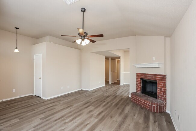 Foto del edificio - 8600 Cove Meadow Ln