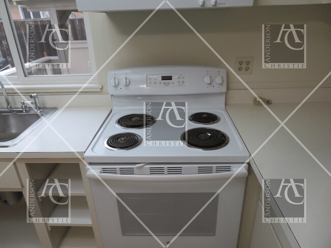 Foto del edificio - 3 bed 1.5 bath Home upper westside
