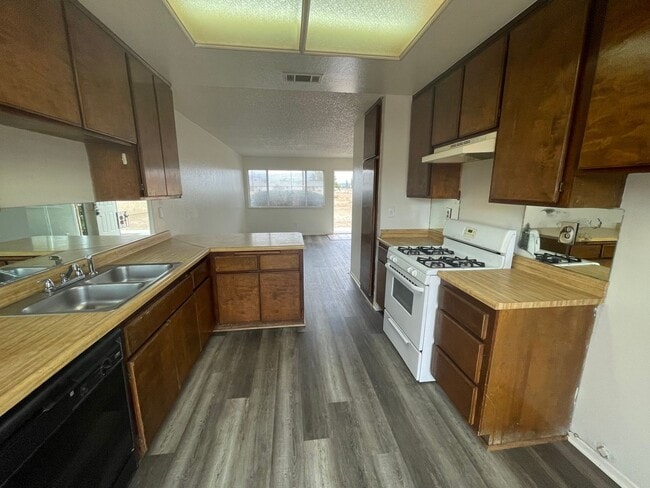 Building Photo - 3711