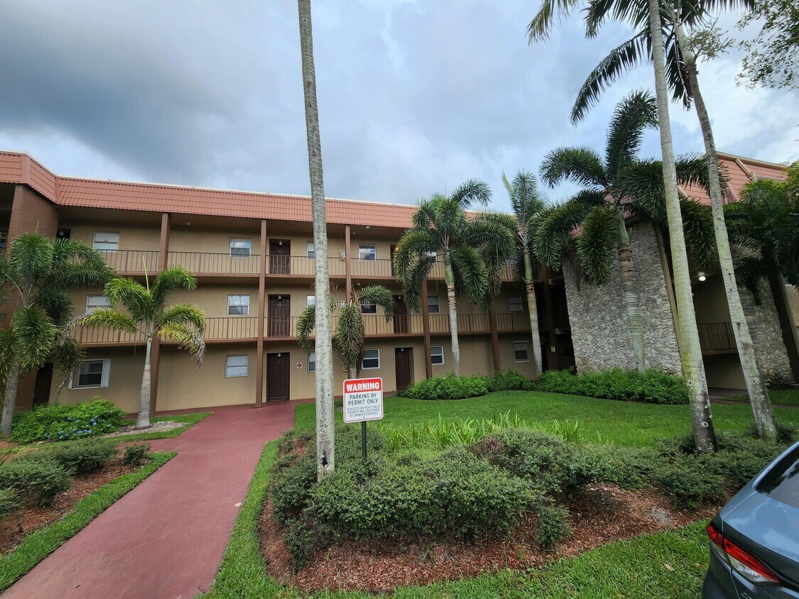 120 Sparrow Dr Unit 214, Royal Palm Beach, FL 33411 Apartment for Rent in Royal Palm Beach, FL