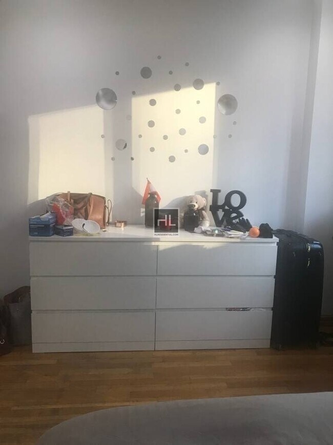 Building Photo - 342-349 9th Ave