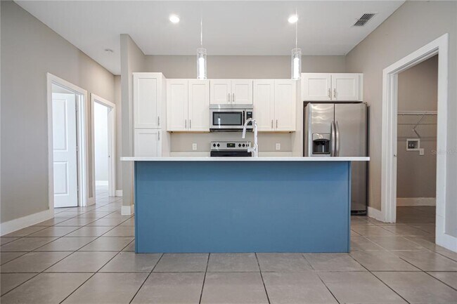Building Photo - 210 Goldenrod Ln