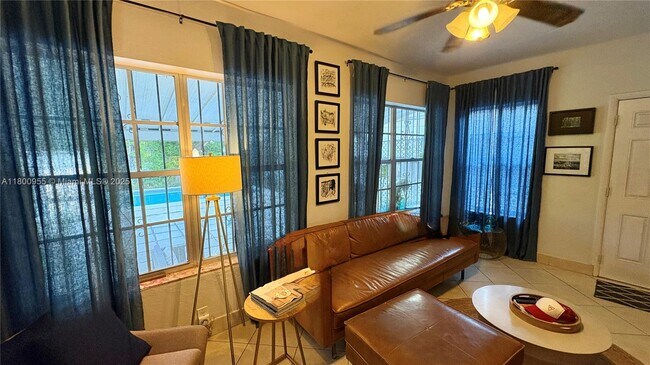 Foto del edificio - 710 NE 77th St