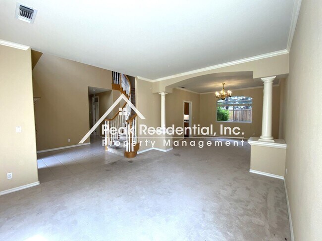 Foto del edificio - 5 br, 3 bath House - 4020 Luxor Lane
