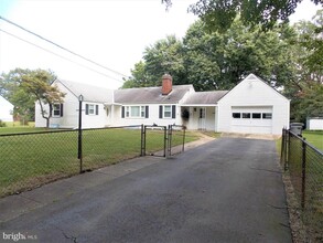 Building Photo - 6409 Higham Dr