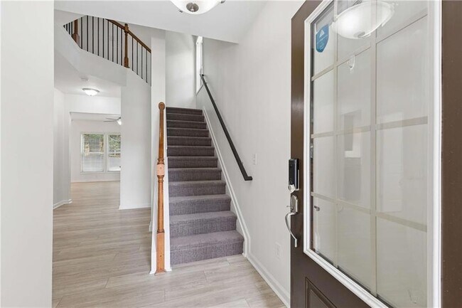 Building Photo - 3377 Vintage Cir SE