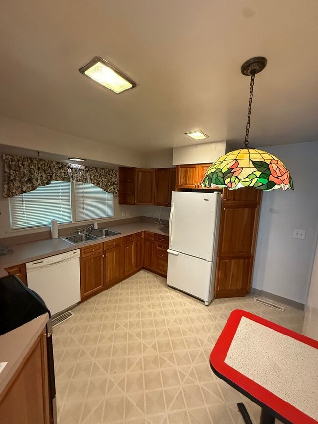 Building Photo - 908 Churchill Cir