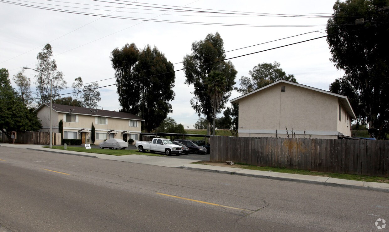 Foto principal - 1035-1037 W Lincoln Ave