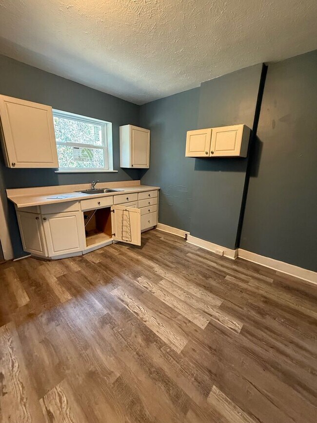 Foto del edificio - Charming 2-Bedroom Townhome in Lincoln-Lar...