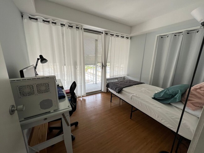 Building Photo - For Rent - [Sunset Towers] 419 Atkinson Dr...