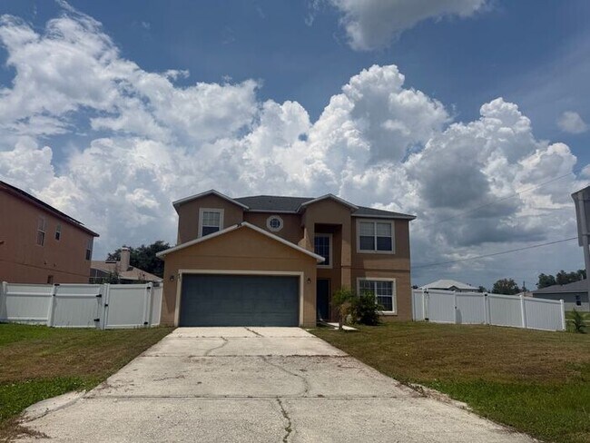Building Photo - Beautiful and Spacious Home in Poinciana