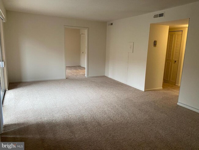 Building Photo - 1300 Army Navy Dr