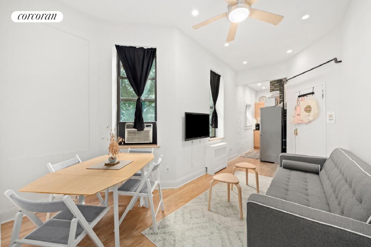 Foto principal - 283 E 4th St