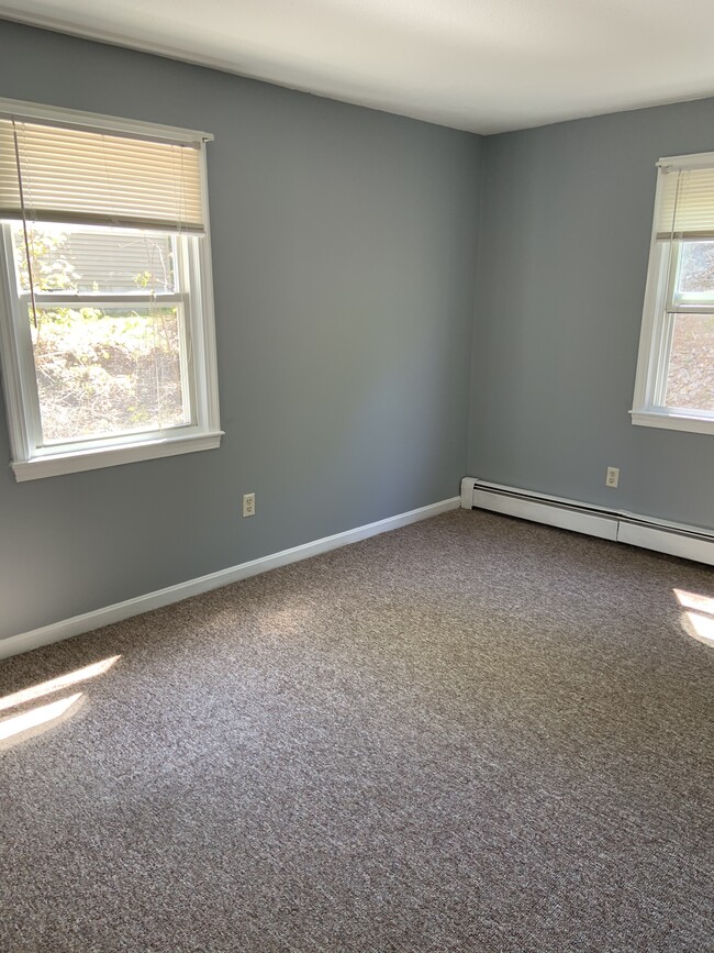 Bedroom 2 - 77 Sterling Plz
