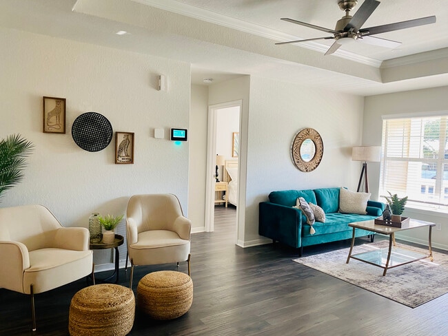 Photo - 606 Claude W Black House