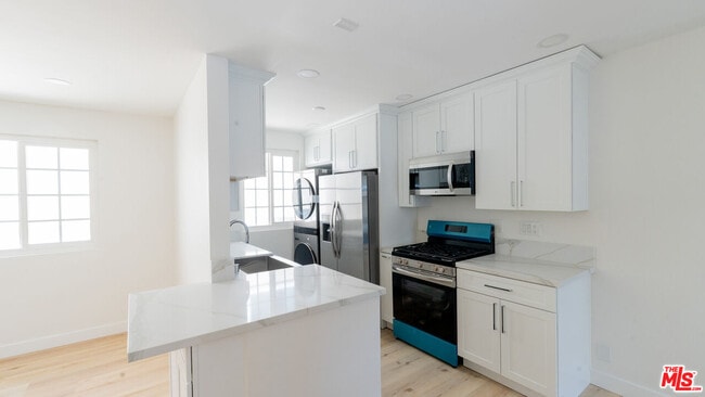Building Photo - 835 S Sherbourne Dr