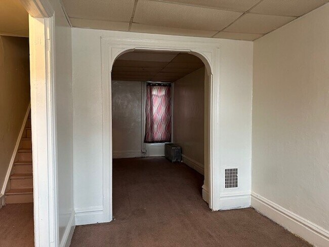 Building Photo - 4 Bedroom 2 Bathroom Row Home For Rent In ...