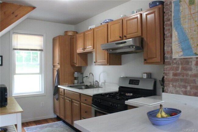 Building Photo - 348 Warburton Ave