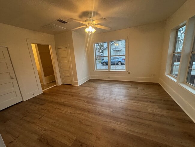 Building Photo - 467 N Paddock Ave